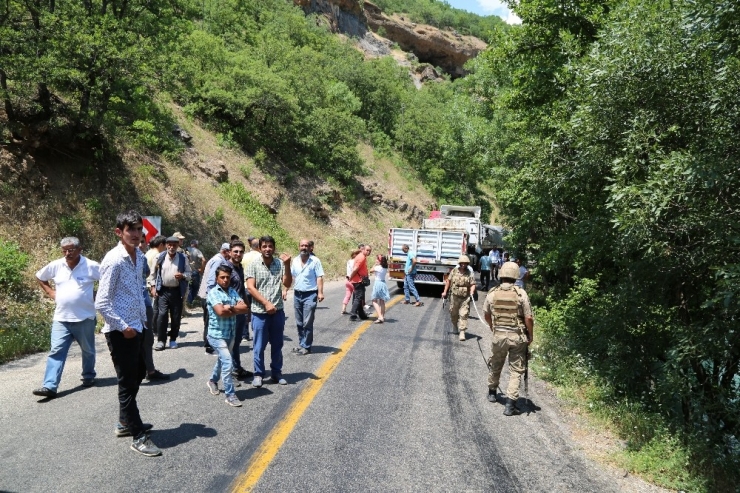 Tunceli’de Tırlar Kafa Kafaya Çarpıştı: 7 Yaralı