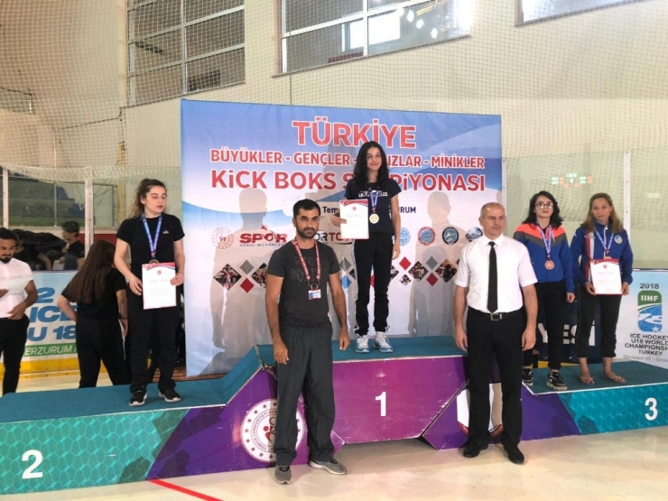 Tuncelili Sporcu, Kick Boks’ta Türkiye Birincisi Oldu