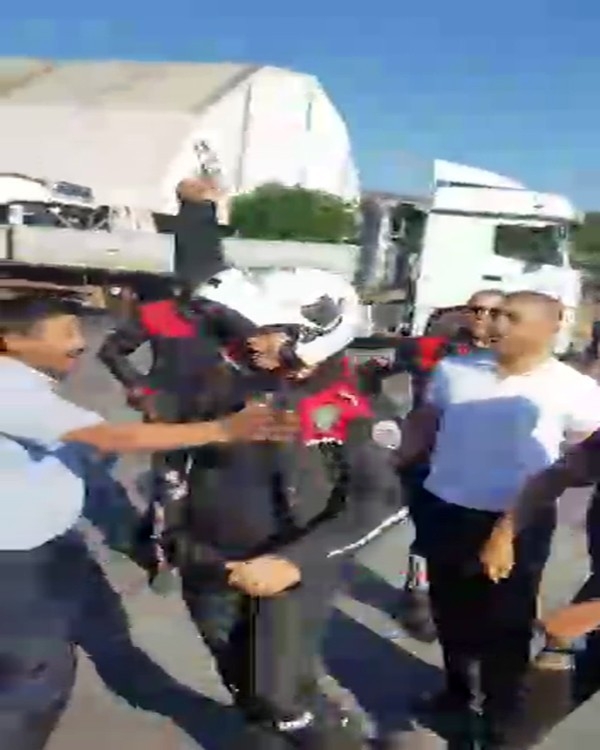 Tuzla’da Polis Ekiplerin Yaşanan Arbedeyi Önlemek İçin Havaya Ateş Açtığı Anlar Kamerada