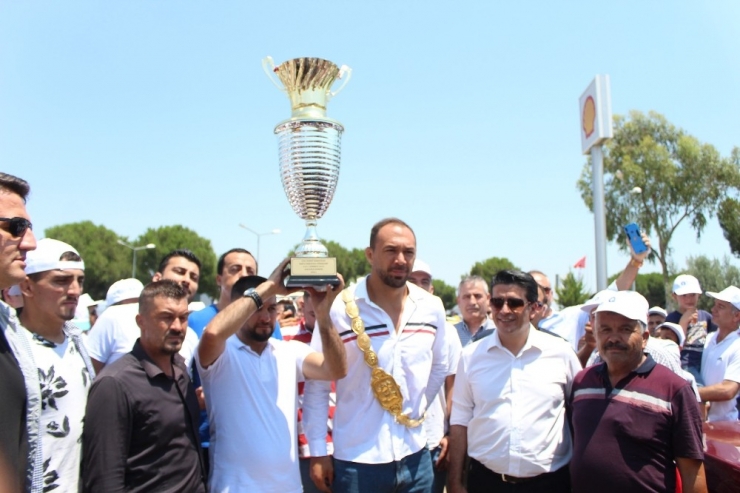 Başpehlivan Gürbüz’e Antalya’da Coşkulu Karşılama