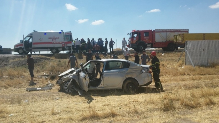 Aksaray’da Otomobil Şarampole Devrildi: 2 Yaralı