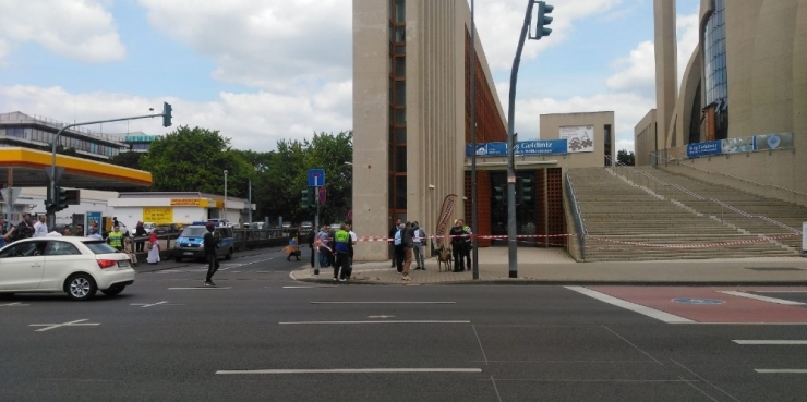 Almanya’da Camiye Bomba İhbarı