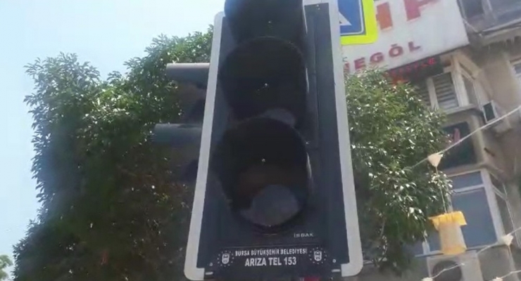 Elektrikler Kesildi, Trafiğin Kontrolü Polislere Kaldı