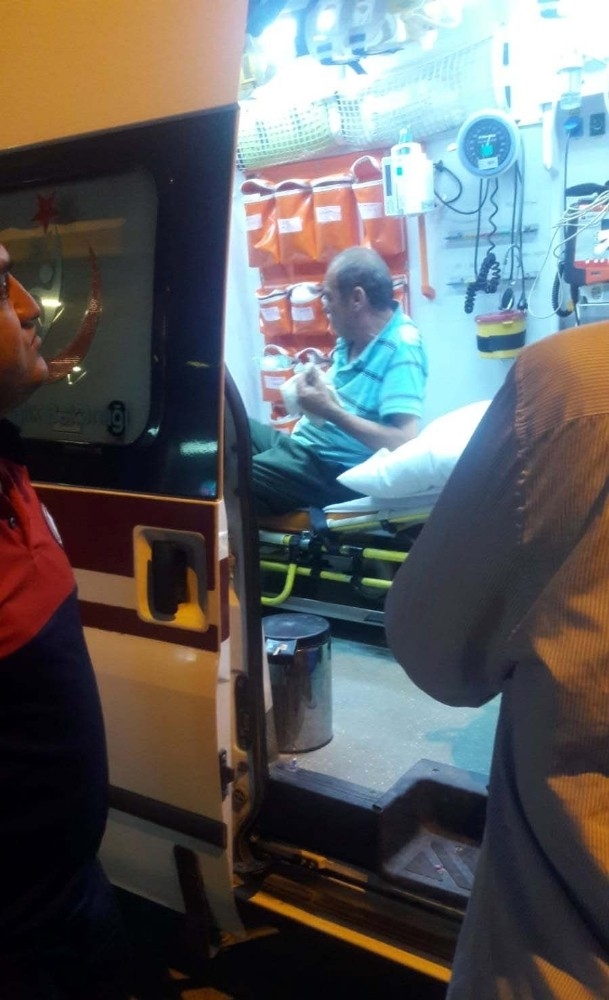 Kopan Parmağını Eline Alıp Kahvehaneye Gitti