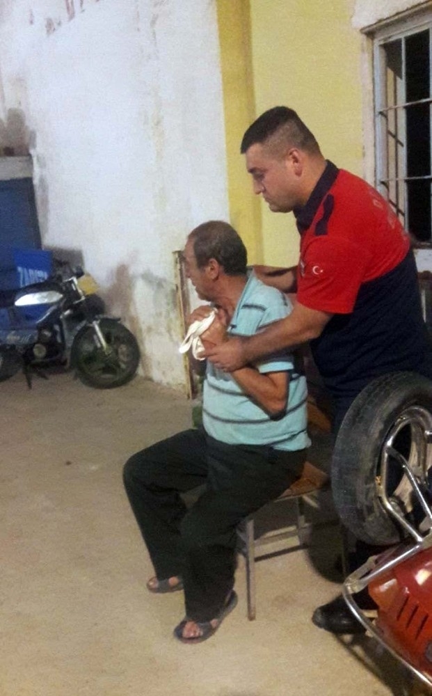 Kopan Parmağını Eline Alıp Kahvehaneye Gitti