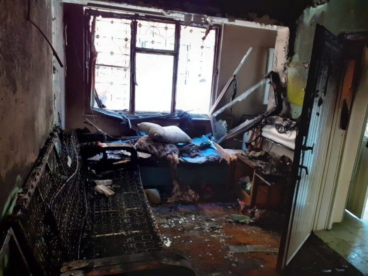 Oturduğu Evi Yakan Felç Hastası Hayatını Kaybetti