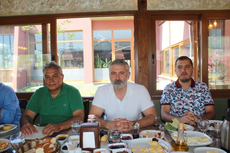 Kapiz: "Mücadeleci Futbolculardan Oluşan Bir Takım Kuracağız"