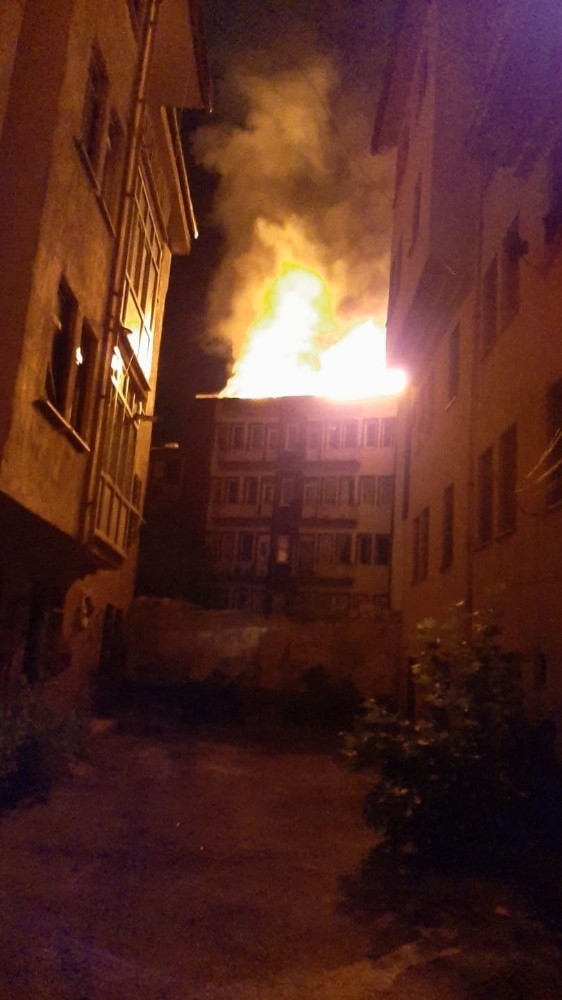 Çatı Katı Yangını Korkuttu