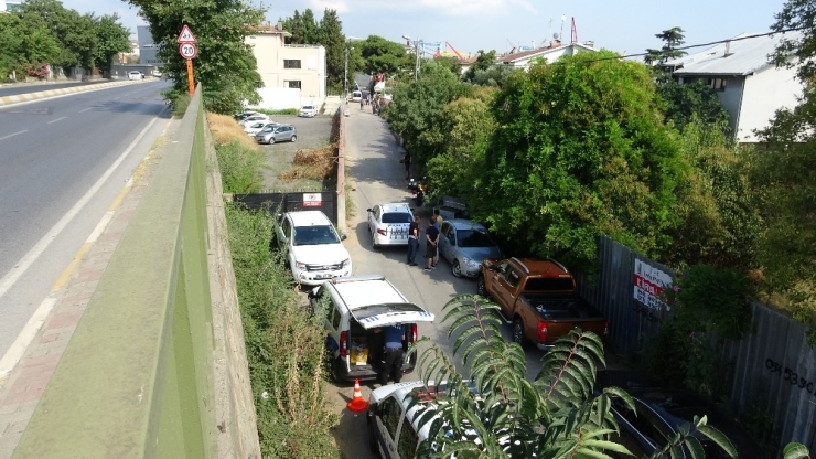 Pendik’de Güpegündüz Bir İthalat Firmasını Silahla Taradılar