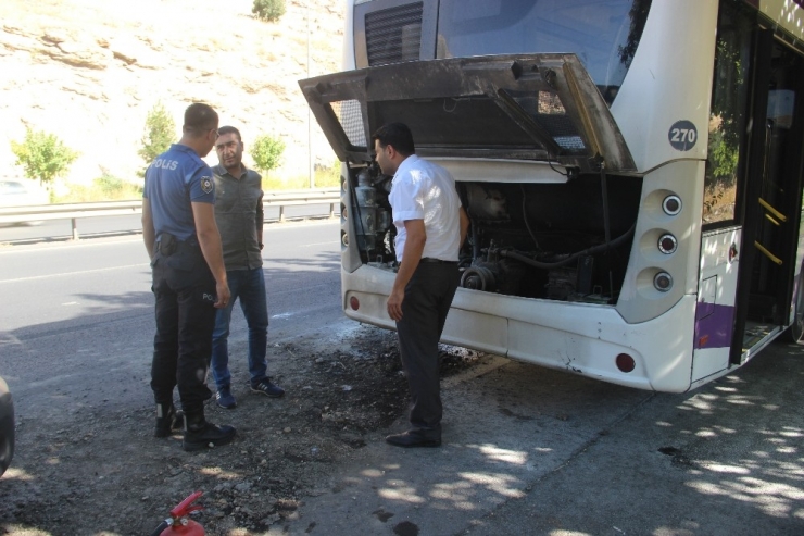 Seyir Halindeki Otobüs Bir Anda Alev Aldı