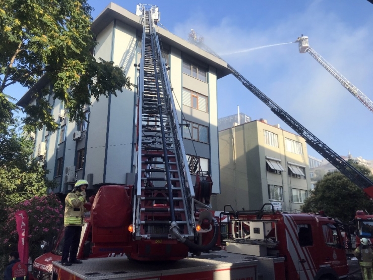 Şişli’de İzolasyon Yapılan Çatı Alev Alev Yandı