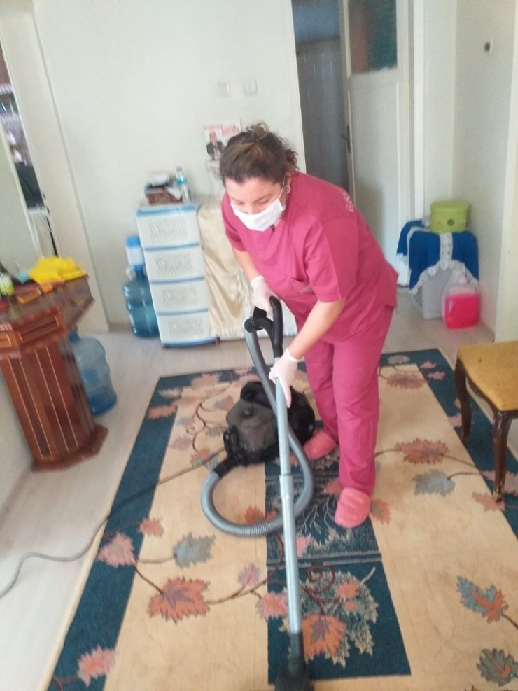 Belediyeden Yaşlı Ve Bakıma Muhtaç Vatandaşlara Evde Bakım Hizmeti