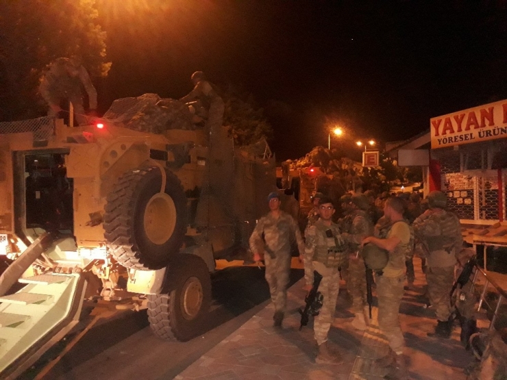 Suriye Sınırına Gece Yarısı Sevkıyatı