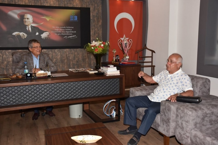 Tbmm Eski Başkanı Cemil Çiçek Edremit Belediye Başkanı Hasan Arslan’ı Ziyaret Etti