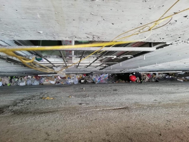 İki Bina Arasında Mahsur Kalan Kedi Kurtarıldı