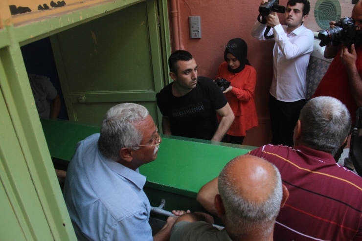 Öldürülen Baba Ve Kızın Cenazesi Morgdan Alındı