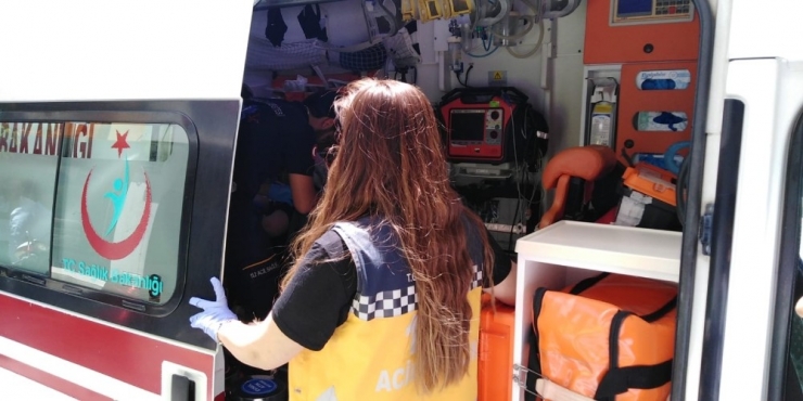 Motosiklet Yayaya Çarptı: 1 Yaralı