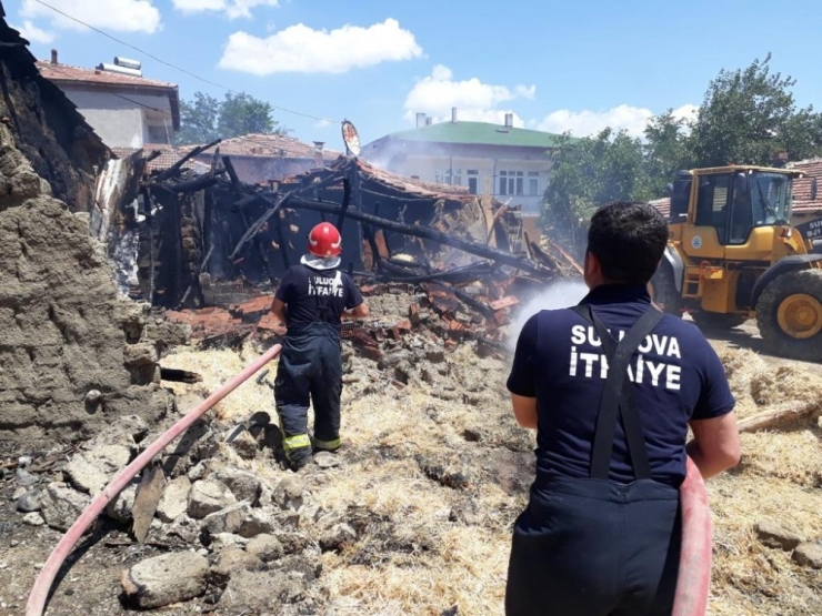 Amasya’da Samanlık Yangını: 10 Ton Saman Kül Oldu
