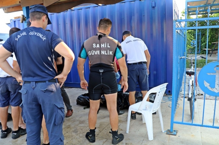 Antalya’da Denizde Boğazında Plastik Kelepçe Takılı Erkek Cesedi Bulundu