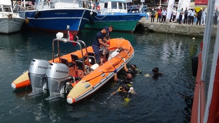 Denize Bu Kez Temizlik İçin Daldılar