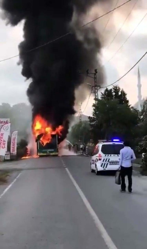 Beykoz’da Belediye Otobüsünün Alevlere Teslim Olduğu Anlar Kamerada