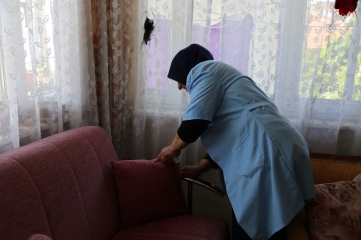 Kocaeli’de İhtiyaç Sahiplerine Evde Bakım Hizmeti Veriliyor