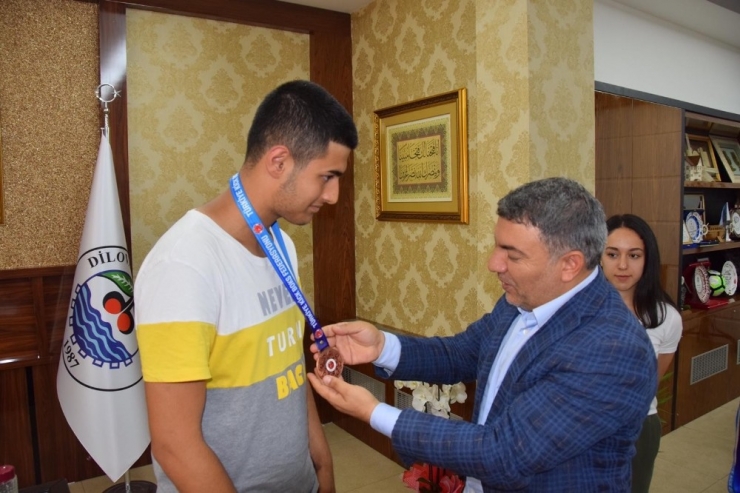 Dilovası’nın Gençleri Madalya İle Döndü
