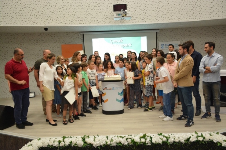 Çocuk Teknopark’ta Belge Töreni