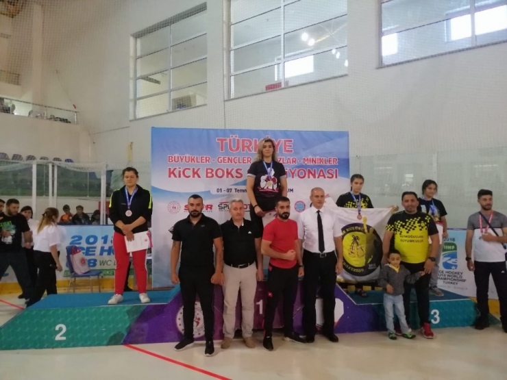 Elazığlı Sporcular 12 Madalyayla Döndü