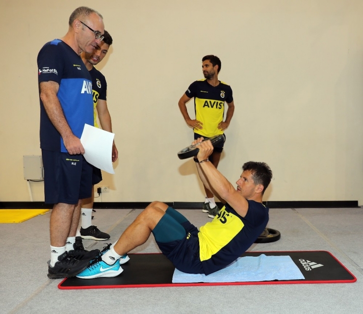 Emre Belözoğlu, Fenerbahçe’de İlk Antrenmanına Çıktı