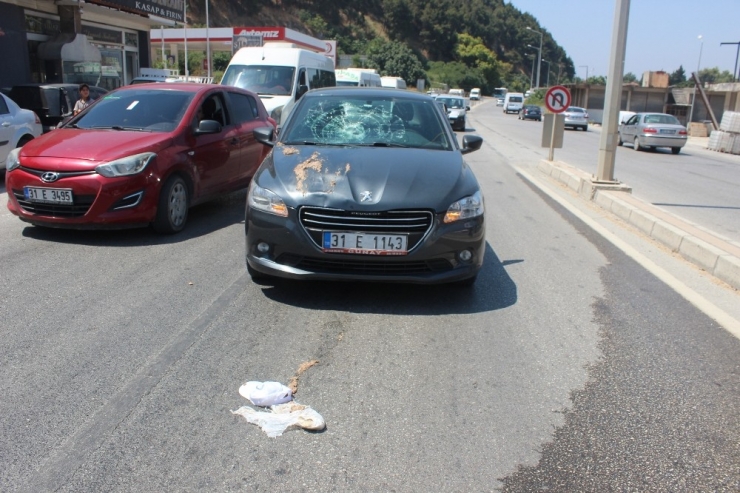 Otomobil Yayaya Çarptı: 1 Yaralı