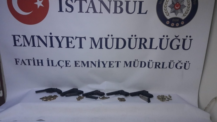 Fatih’te Otele Kaçak İçki Operasyonu: 4 Gözaltı