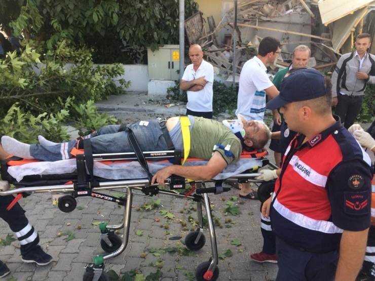 Servis Otobüsü İle Hafriyat Kamyonu Çarpıştı: 2’si Ağır 13 Yaralı