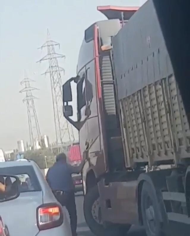 Tır Şoförü, Tartıştığı Otomobil Sürücüsünün Üzerine Direksiyon Kırdı