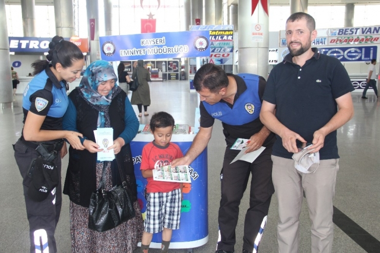 Otogarda Yolcular Hırsızlık, Dolandırıcılık Ve Trafik Güvenliği Konusunda Bilgilendirildi