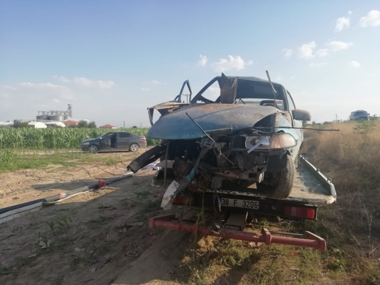 Takla Atan Otomobil Tarlaya Uçtu: 6 Yaralı