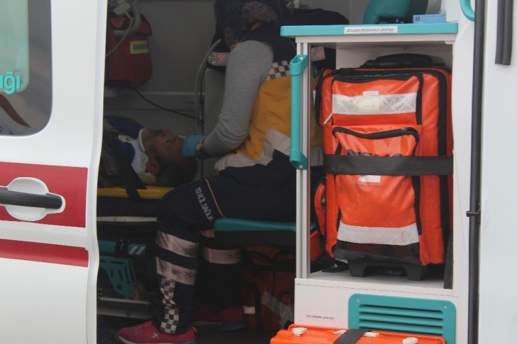 Tırın Altına Giren Motosiklet Metrelerce Sürüklendi: 1 Yaralı