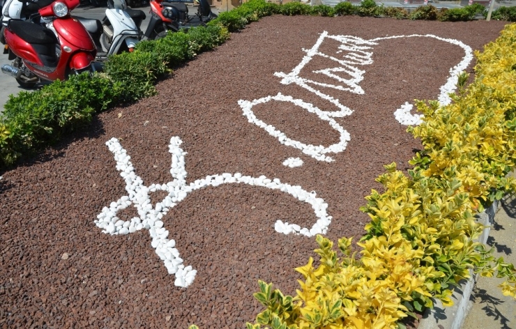 Kuşadası Belediyesi’nden Atatürk İmzalı Peyzaj Çalışması