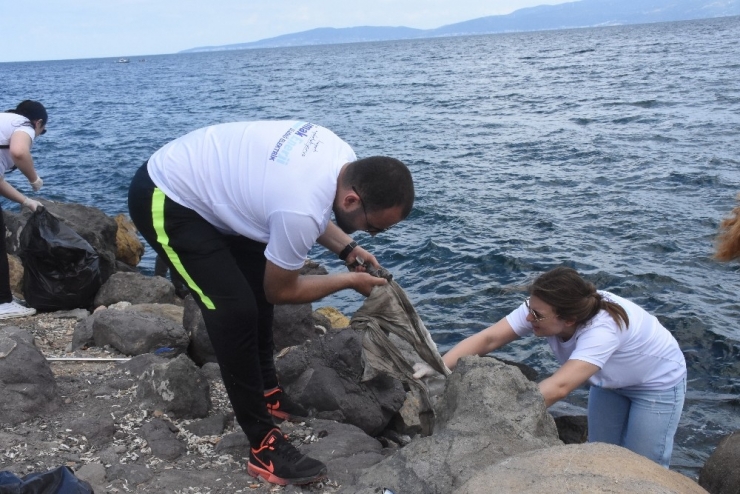 Kumkaya’ya Çevre Timi Eli Değdi