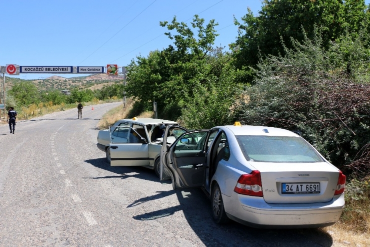 Malatya’da İki Otomobil Kafa Kafaya Çarpıştı: 1 Ölü, 2 Yaralı