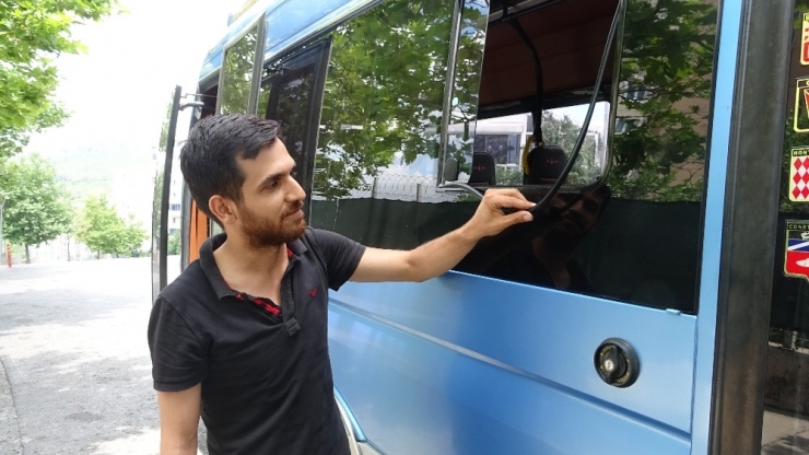 Maltepe’de Minibüs Faresi Kamerada