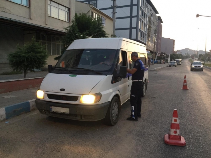 Köprübaşı’nda Servis Araçlarına Şafak Denetimi