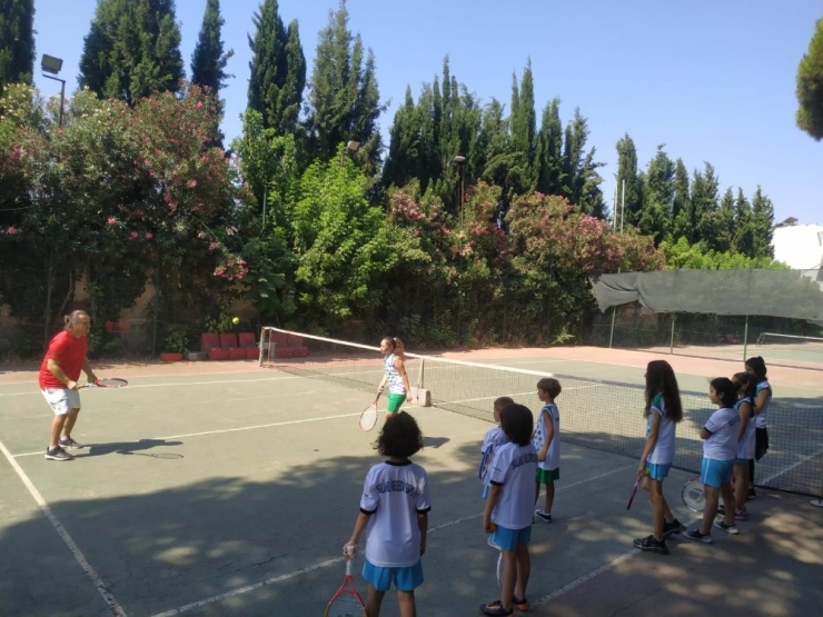 Geleceğin Şampiyon Tenisçileri Salihli’de Yetişiyor