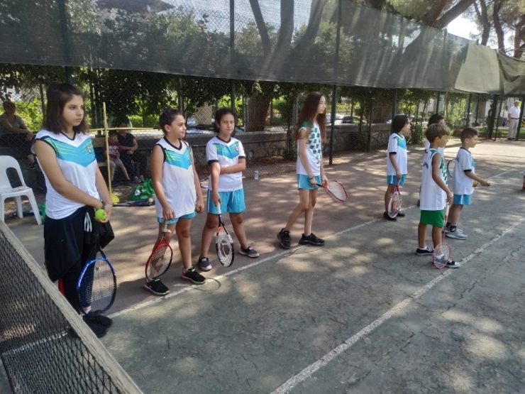 Geleceğin Şampiyon Tenisçileri Salihli’de Yetişiyor