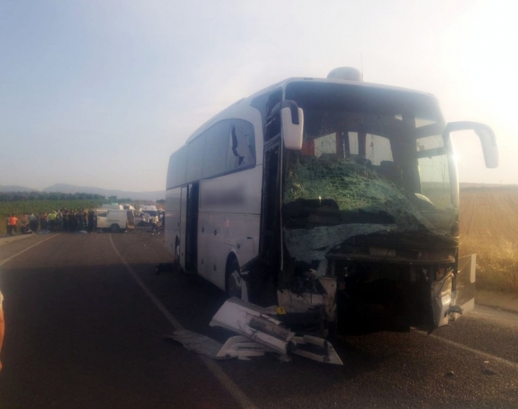 6 Kişinin Öldüğü Feci Kazada Yaralı Sayısı 20’ye Yükseldi