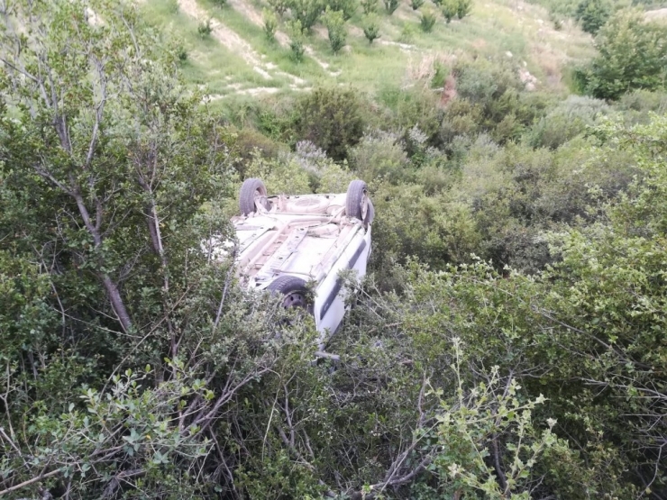 Uçuruma Yuvarlanan Araç Sürücüsü Yaralandı