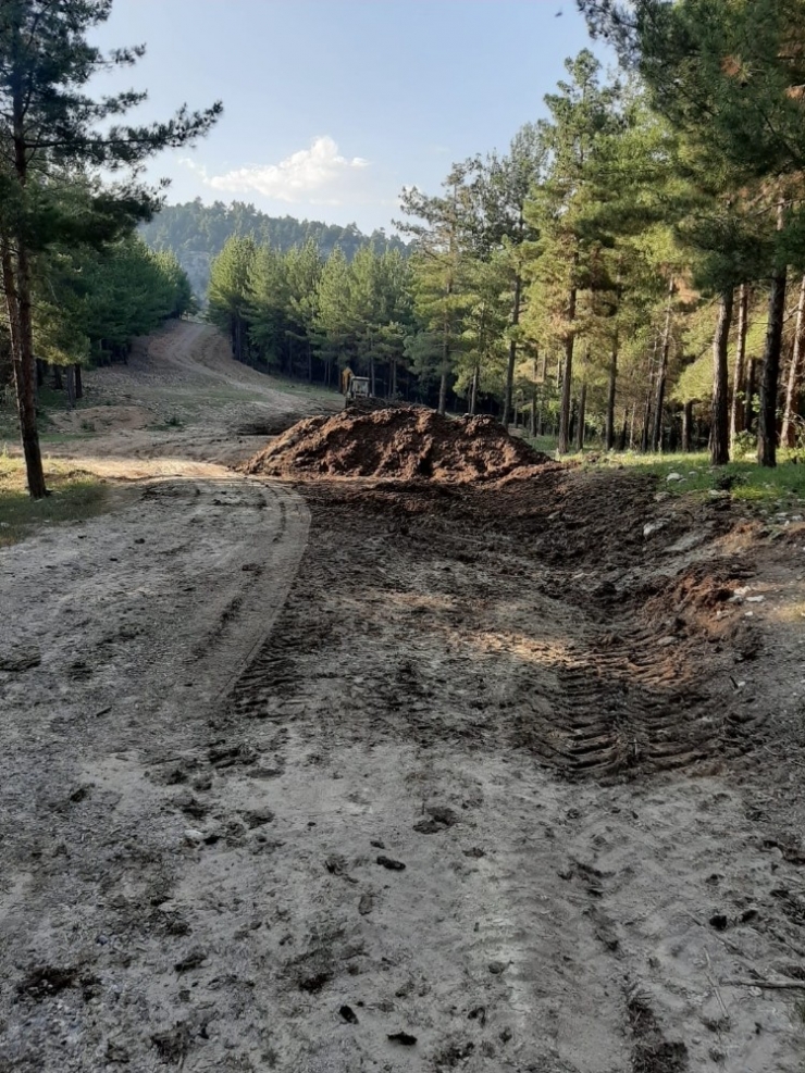 Helikopter Pist Yoluna Hayvan Gübresi Döktüler