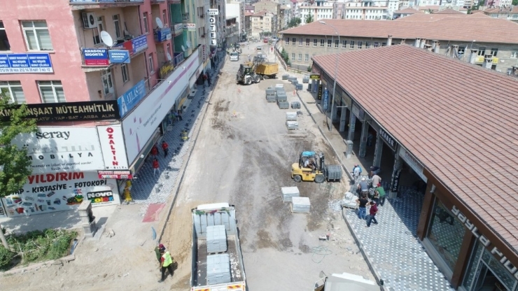 Saatçi Hoca Caddesi’nde Sıcak Asfalt Serimi İçin Hazırlıklar Sürüyor