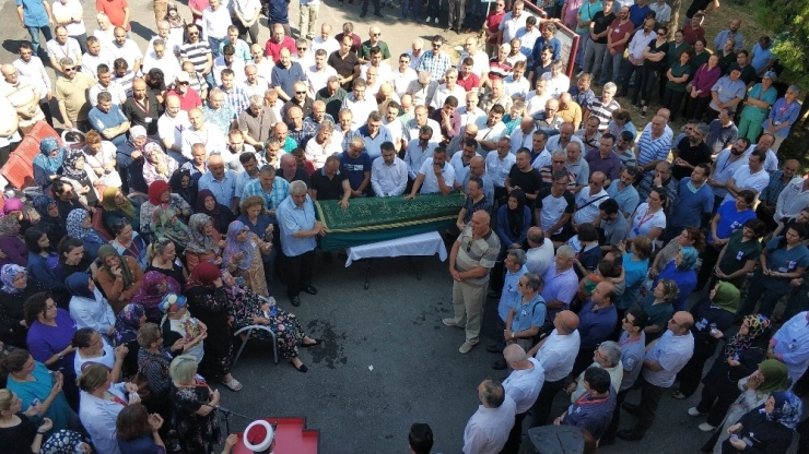 Görev Yaptığı Hastaneye Giderken Düşerek Hayatını Kaybeden Sağlıkçı İçin Tören Düzenlendi