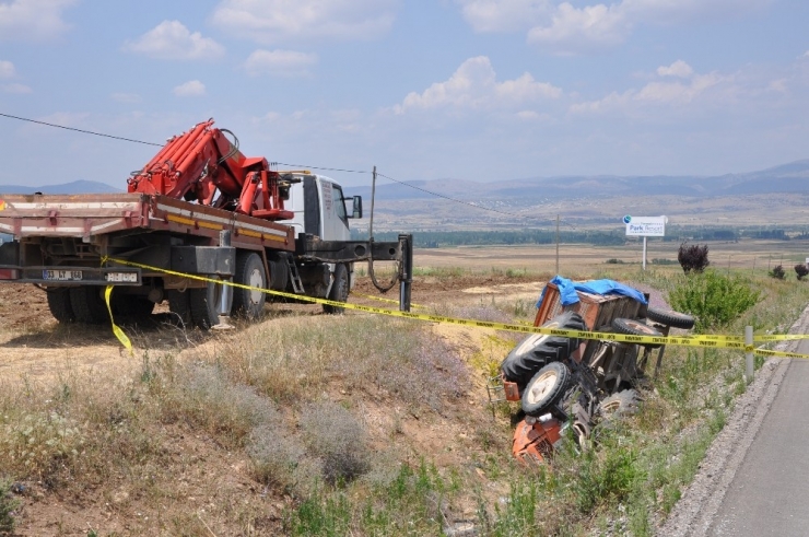 Sandıklı’da Traktör Devrildi Sürücüsü Ağır Yaralandı